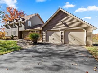 374 Lanning Rd, Honeoye Falls, NY 14472