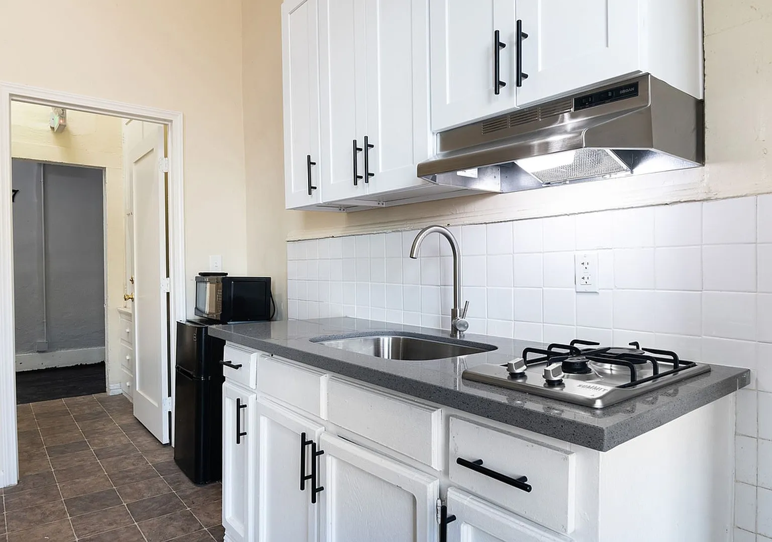Mariachi Plaza Apartments (NEW) — Photo 4