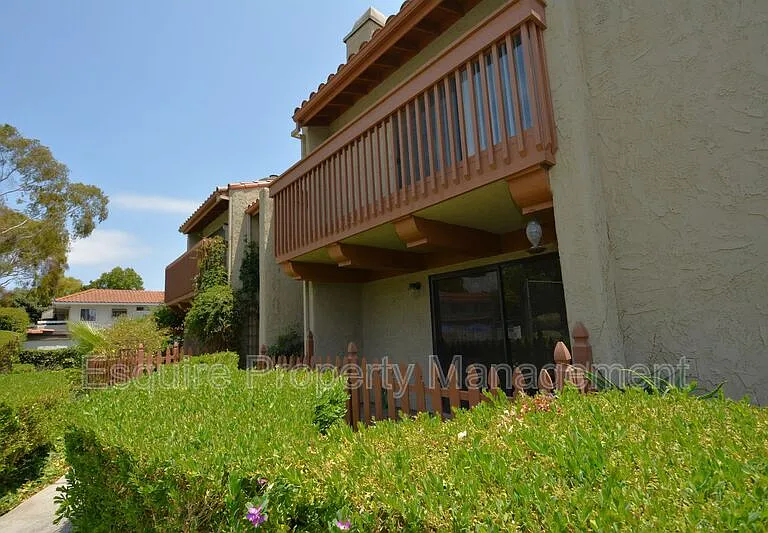 564 Rosewood Ave — Photo 17