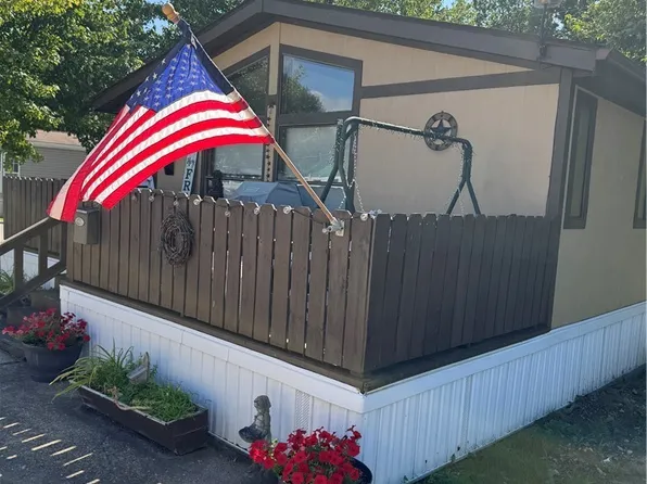 7 Westwoods, Amherst, OH 44001
