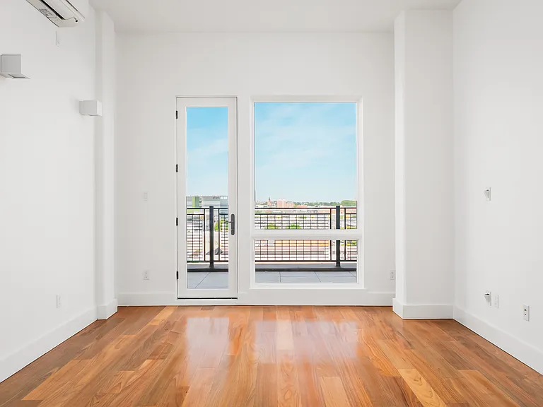 215 Freeman St #Penthouse 2 — Photo 5