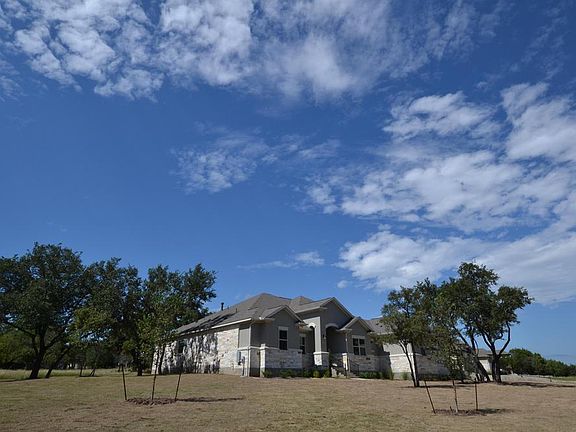4th image of 221 Standing Oak Dr