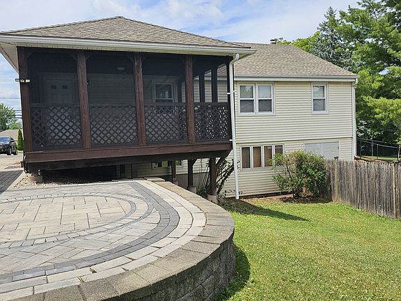 3rd image of 1632 Willard Ave
