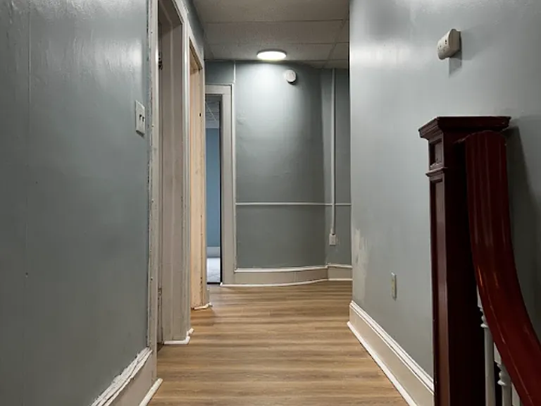 1638 Sanderson Ave — Photo 9
