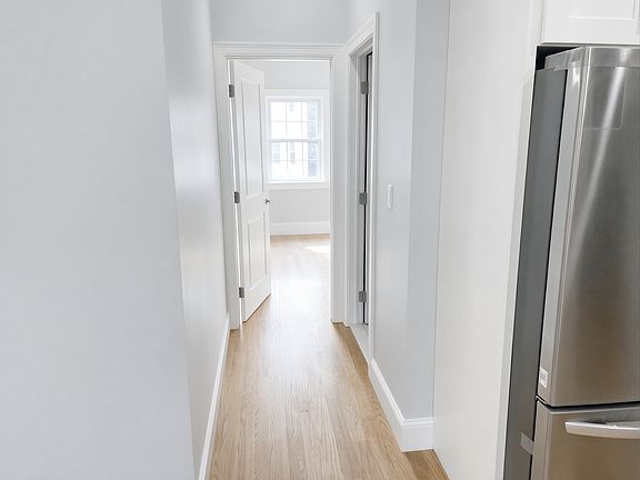 5th image of 84 Chelsea St APT 1