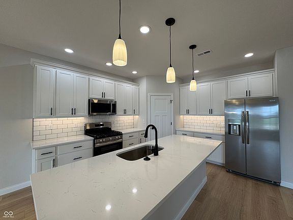 4th image of 2489 Fiona Dr