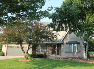 1100 Averill Dr, Batavia, IL 60510