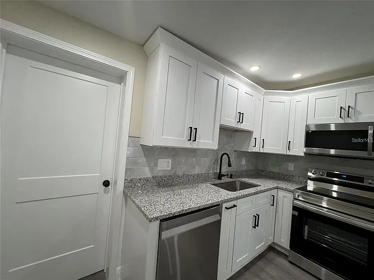 7039 Lenox Dr — Photo 5
