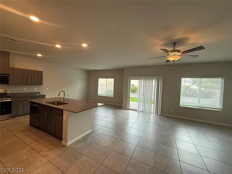 7456 W Diablo Dr — Photo 4