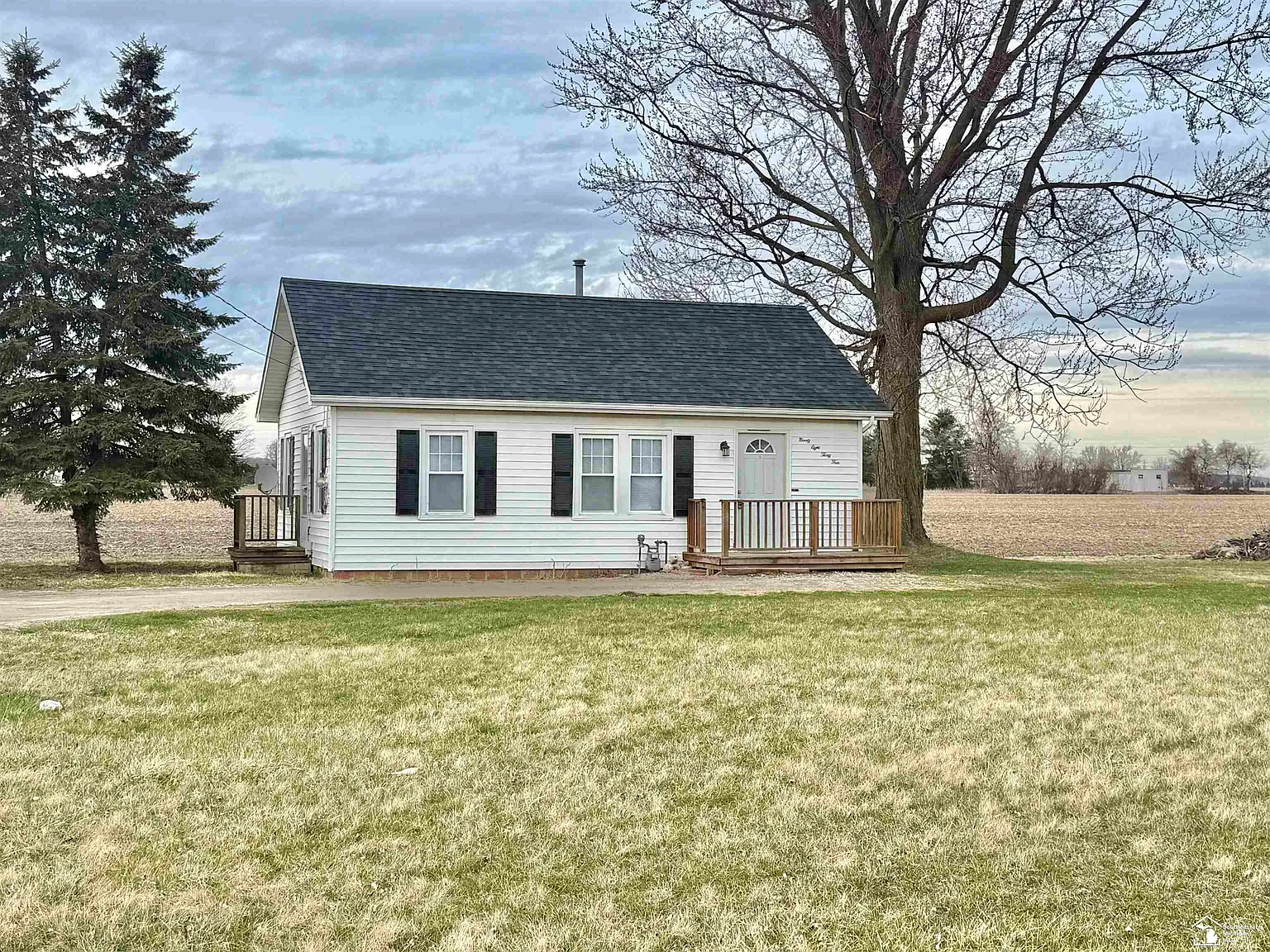 9834 Streeter Rd photo 1