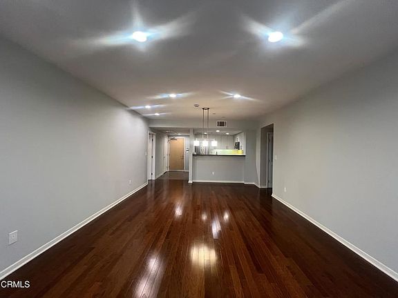 5th image of 159 W Green St Unit 308
