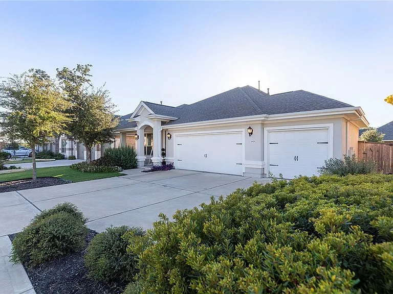 2925 Mossy Springs Dr — Photo 5