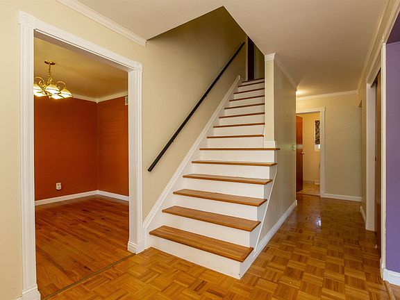 4th image of 53080 Oakton Dr