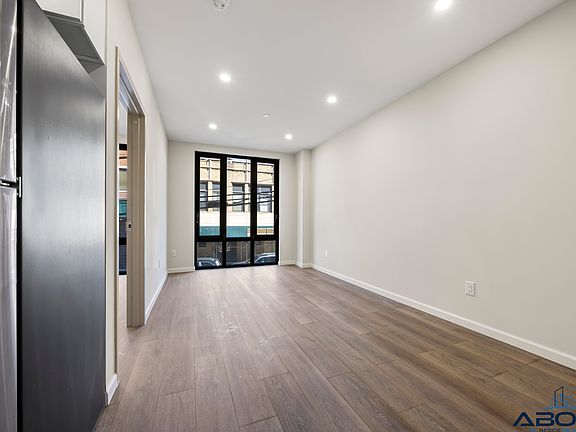 4th image of 1652 E 14th St #404