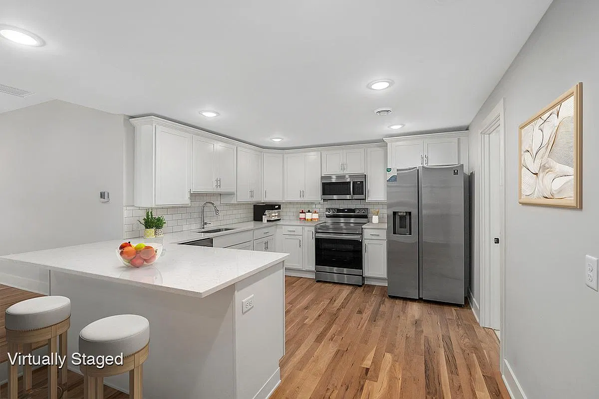 3 bed, 1150 sqft, $1,995 — Photo 1