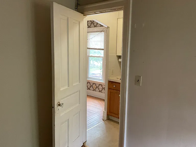 390 W Delavan Ave — Photo 6