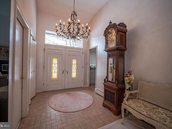 4th image of 501 Flora Cir