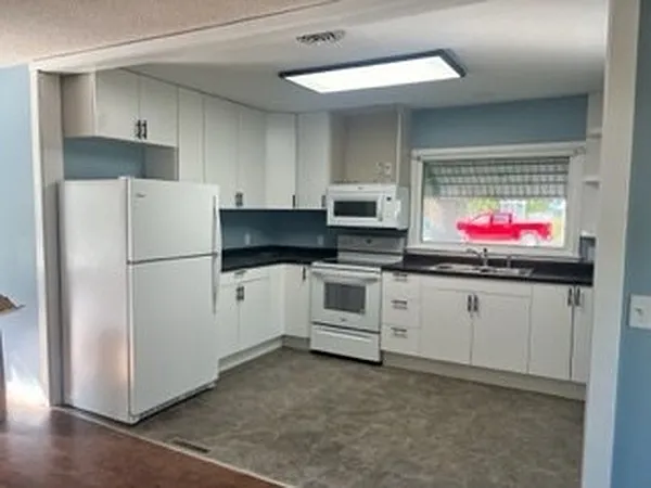 803 Maple St — Photo 3