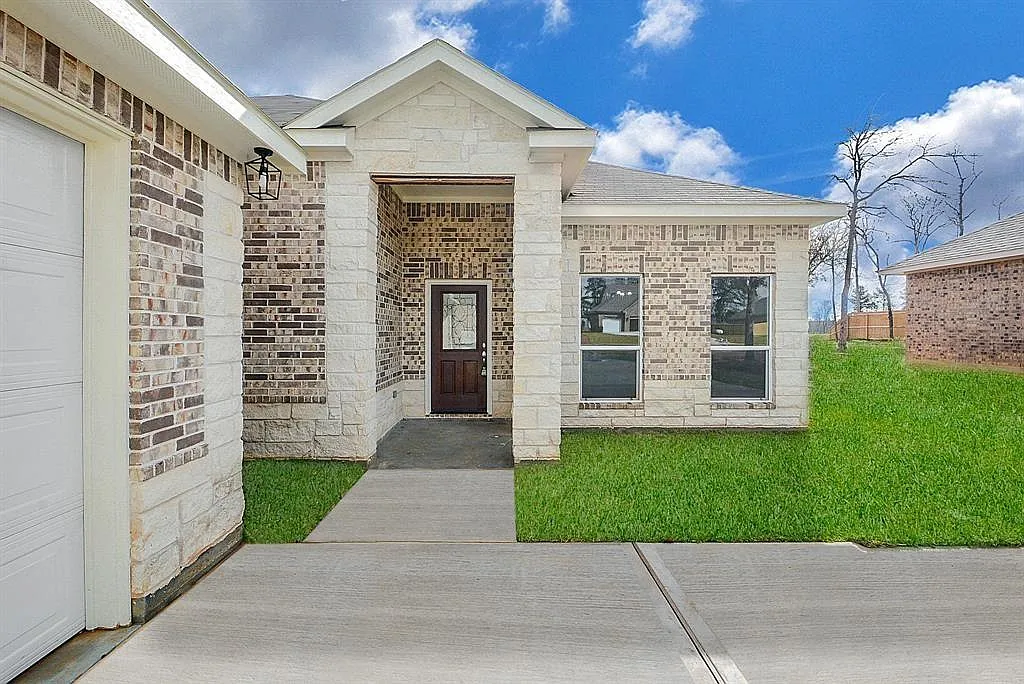 3 bed, 2.5 bath, 2300 sqft, $2,490 — Photo 4