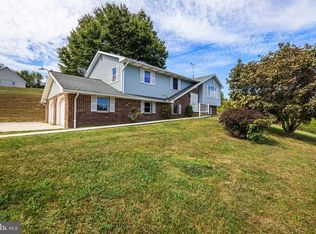 764 Smeltzer Rd, Seven Valleys, PA 17360
