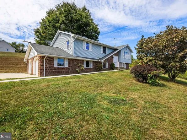 764 Smeltzer Rd, Seven Valleys, PA 17360