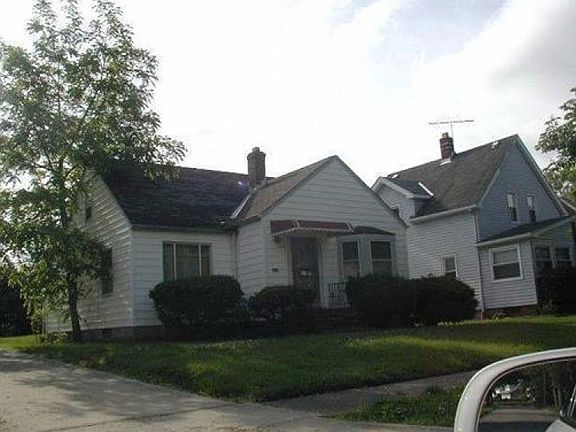 3rd image of 841 E 236th St
