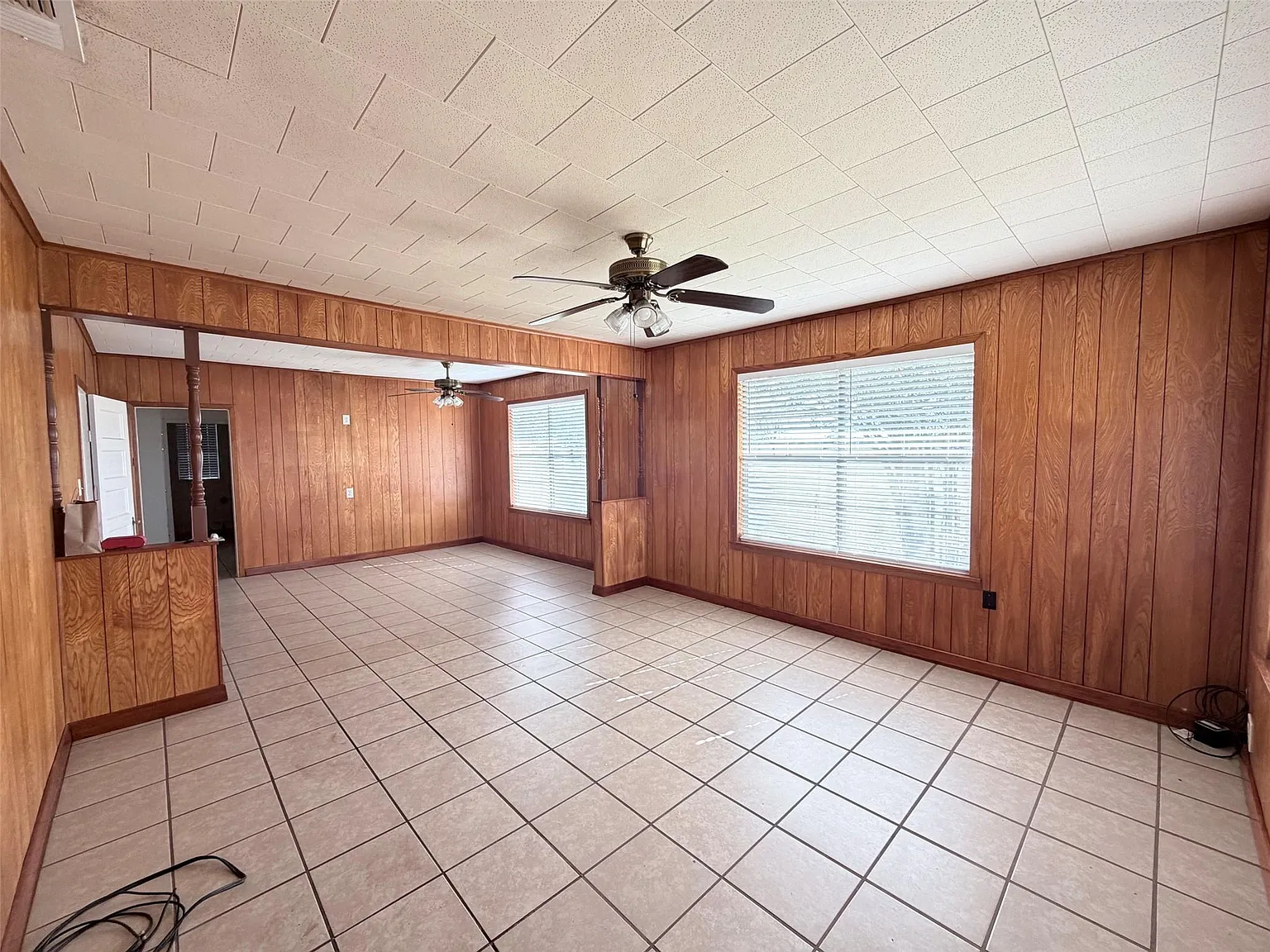 3 bed, 1.0 bath, 1324 sqft, $1,450 — Photo 2
