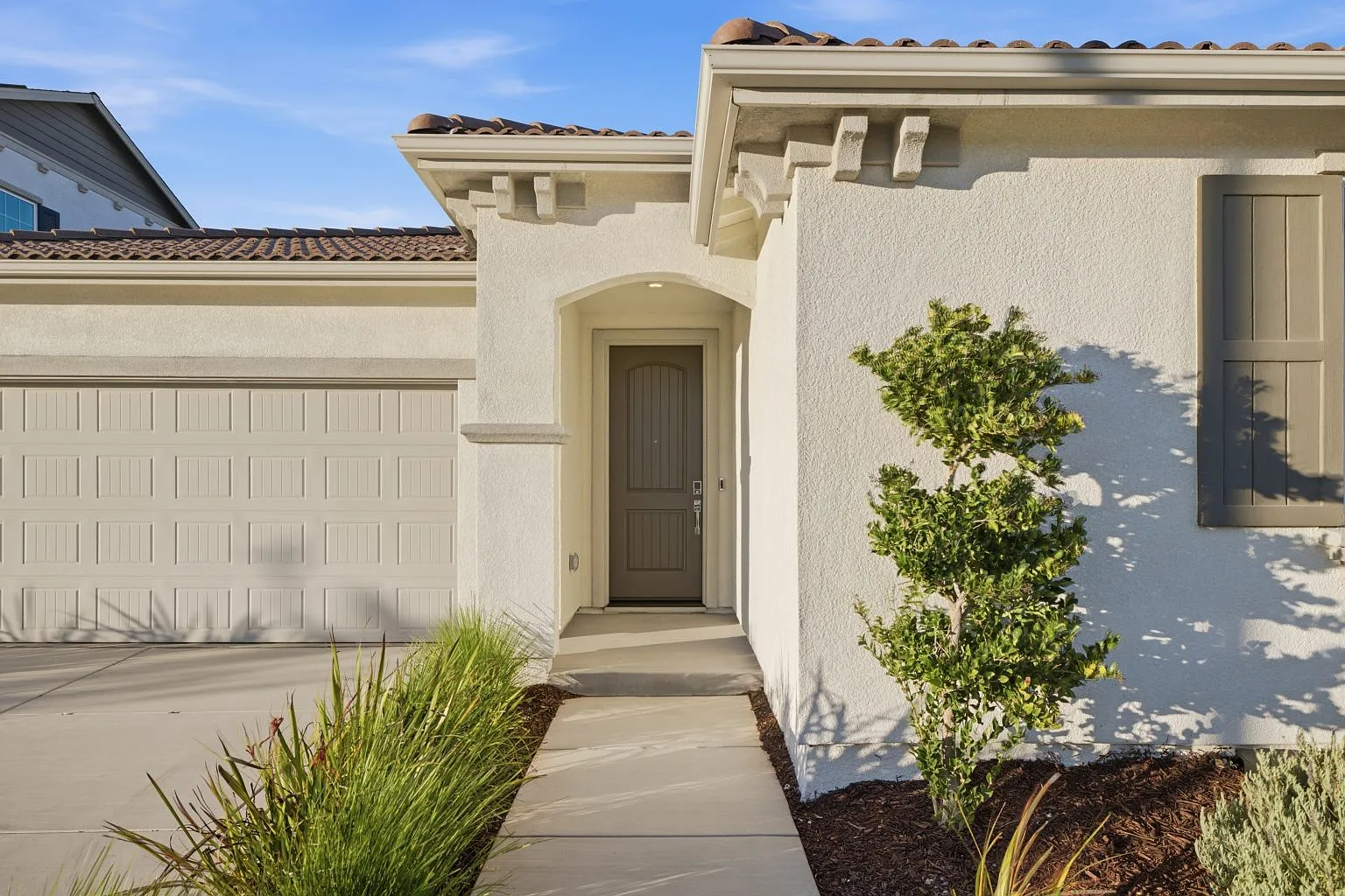 4 bed, 2500 sqft, $3,350 — Photo 3