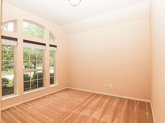 5th image of 2211 Cloudburst Ln