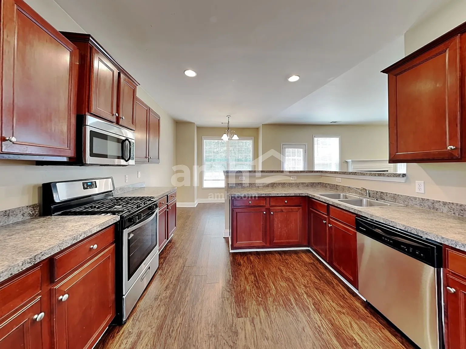 4 bed, 2.5 bath, 3116 sqft, $2,590 — Photo 4