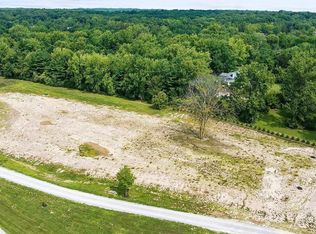 14833 Auburn Rd, Fort Wayne, IN 46845