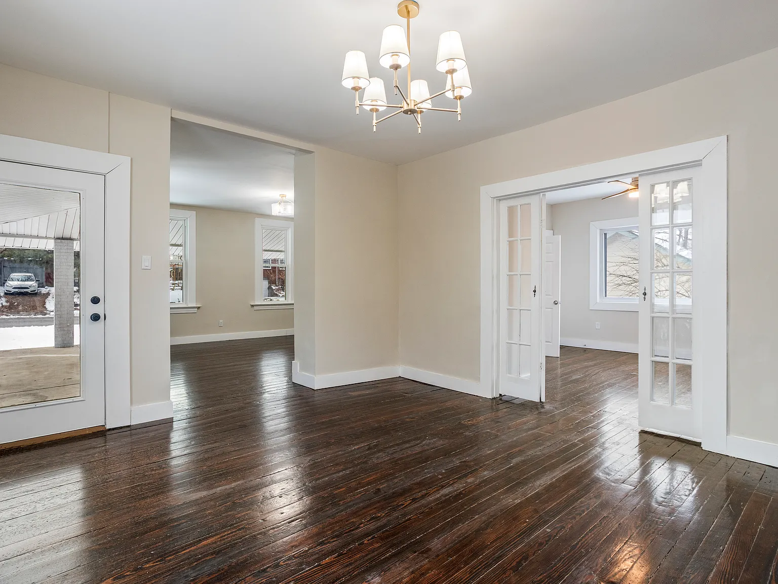 4 bed, 1.5 bath, 2026 sqft, $2,200 — Photo 4