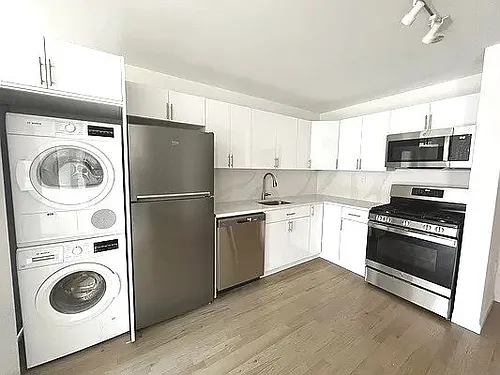 379 E 10th St #PHB Photo 1