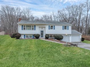 320 Wedgewood Dr, Naugatuck, CT 06770