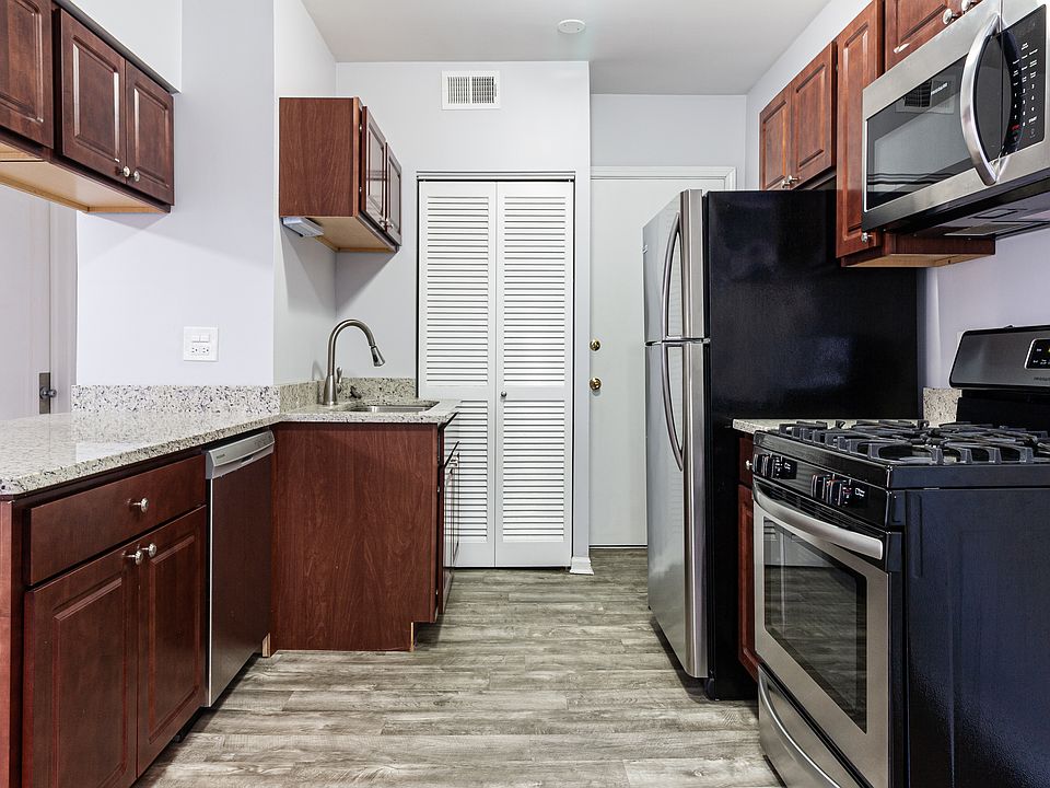 1st image of 3711 N Sheffield Ave #407