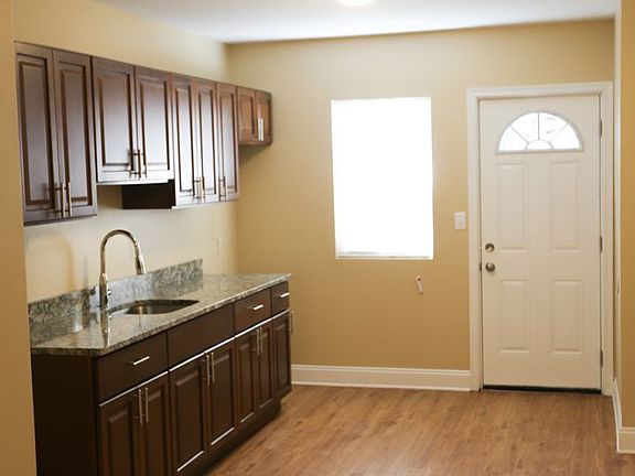 4th image of 962 E Schiller St