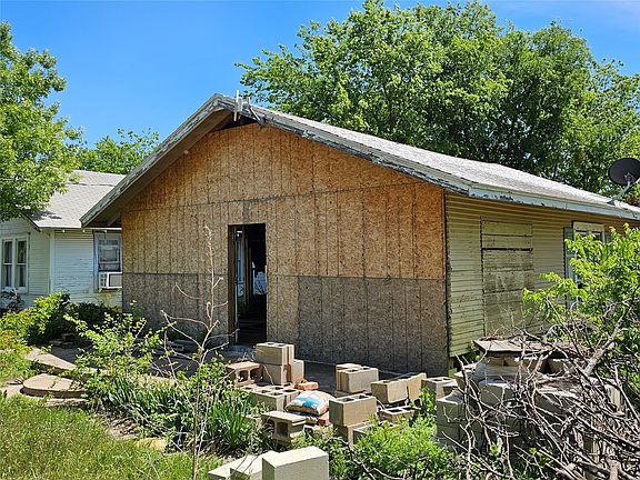 2nd image of 1008 Lackey St