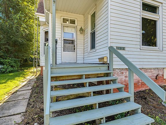 3rd image of 1212 W Olive St