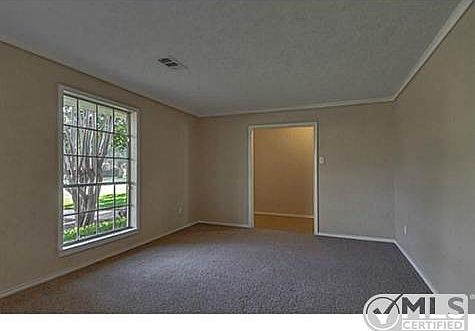 5th image of 1204 Hillsdale Dr