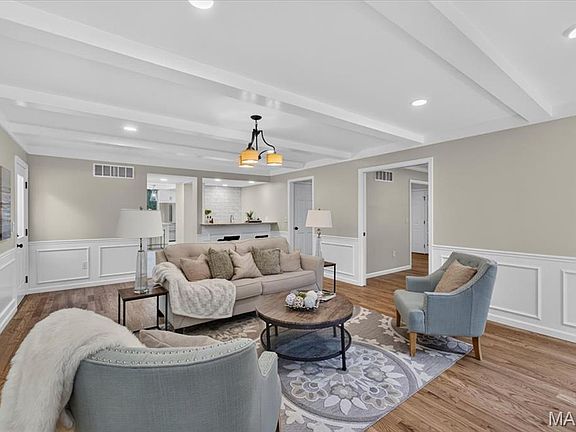 5th image of 2131 Hickory Dr