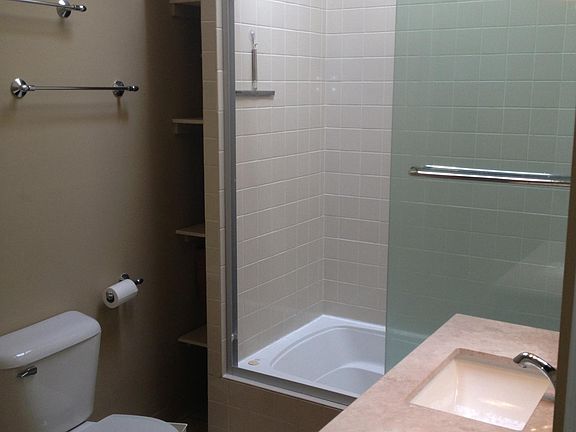 5th image of 4621 N Western Ave Unit 2