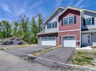 602 Iron Forge Ln, New Windsor, NY 12553