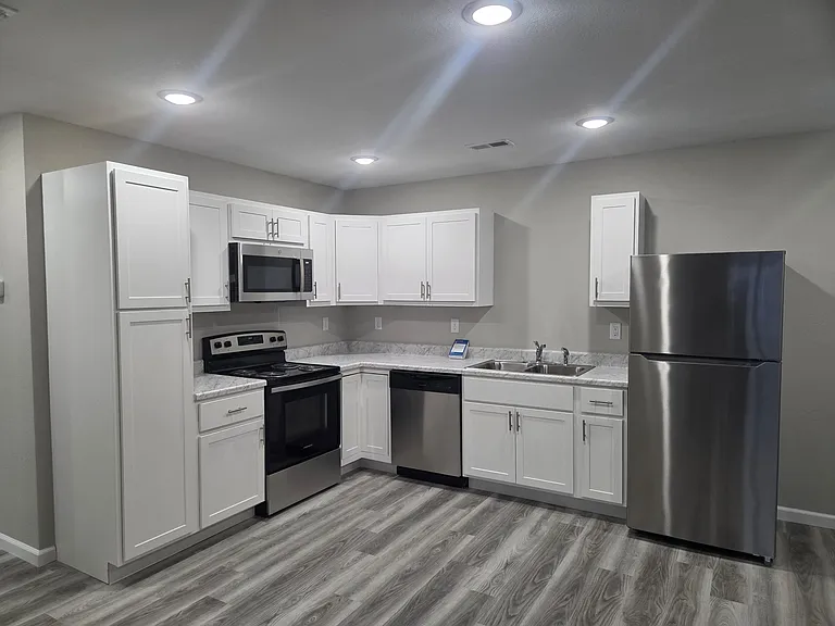 Willow Grove Apartments — Photo 41