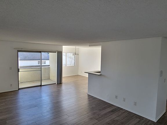 5th image of 6228 Fulton Ave #2