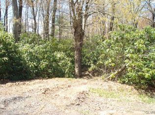 N Lake Dr, Lake Harmony, PA 18624