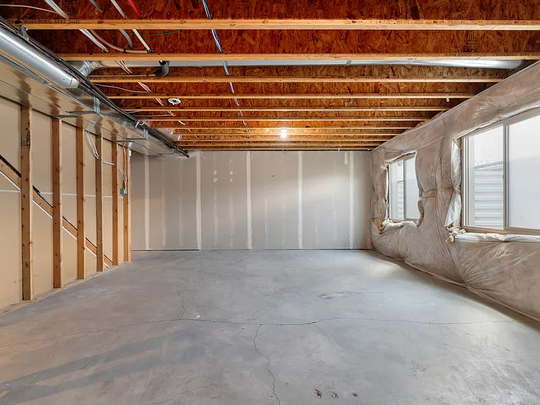 246 S 1800 E — Photo 24