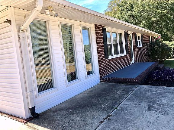 3rd image of 213 Park Dr