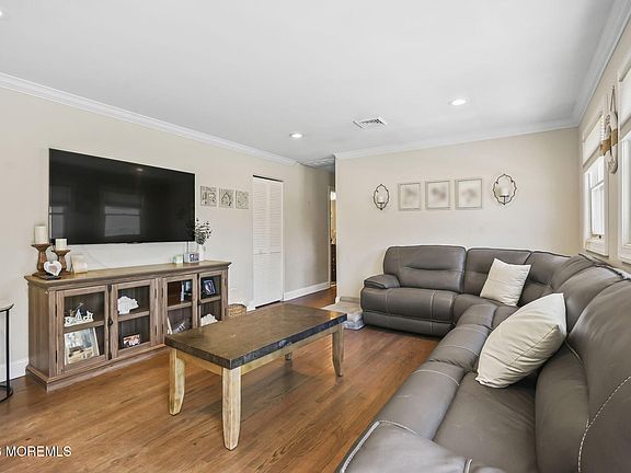 3rd image of 770 Pine Drive