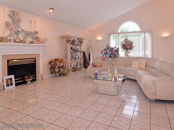 2nd image of 2 E Lakeview Dr