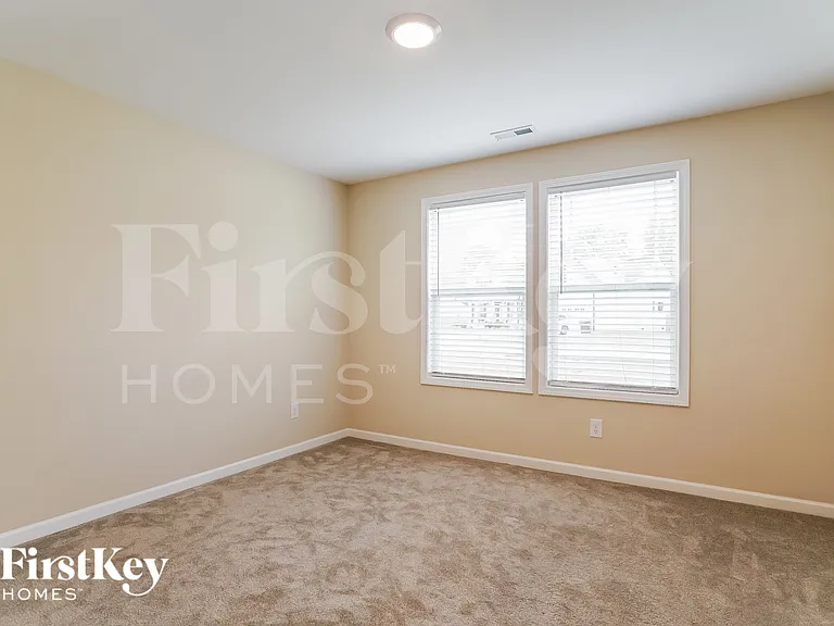 90 Voyage Cir — Photo 11